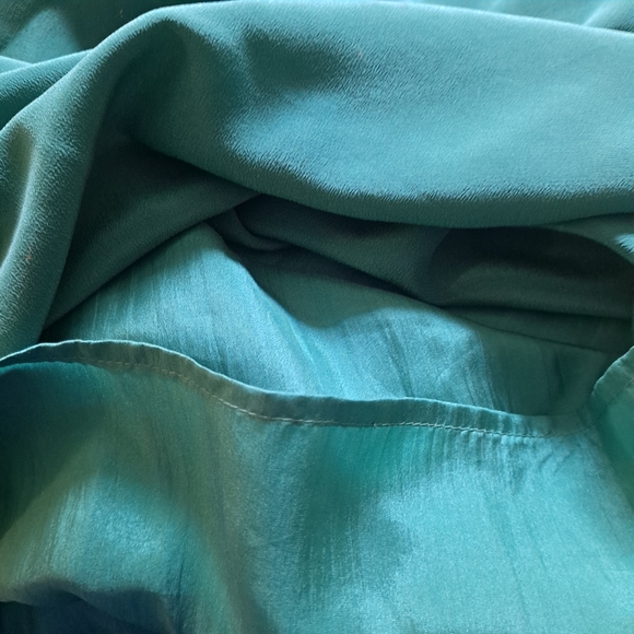 Clio Tawdy Green Crewneck Sleeveless Silk Top - 6 - Picture 4 of 9